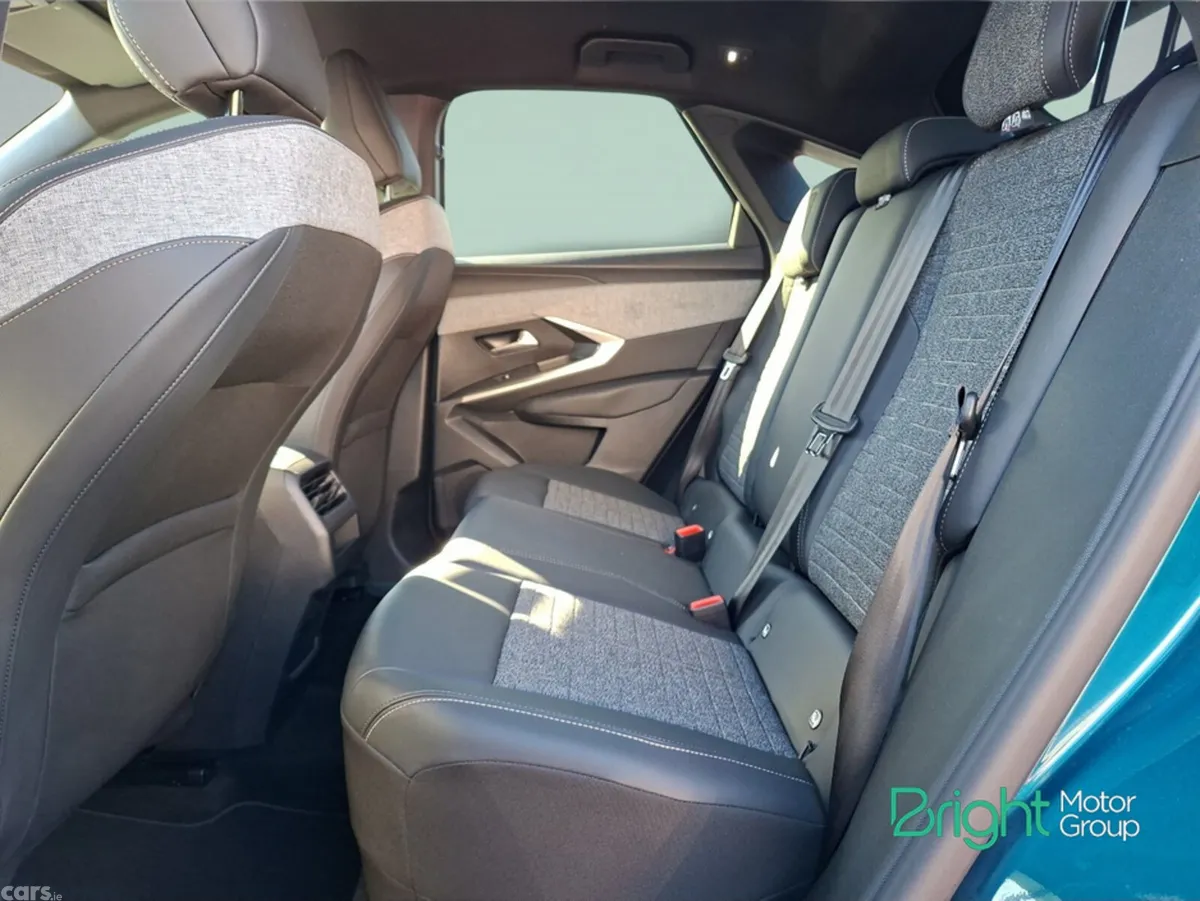 Peugeot 3008 MPV, Petrol, 2025, Blue