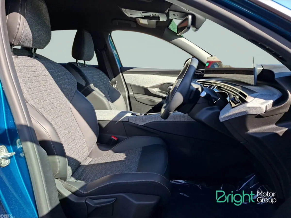 Peugeot 3008 MPV, Petrol, 2025, Blue
