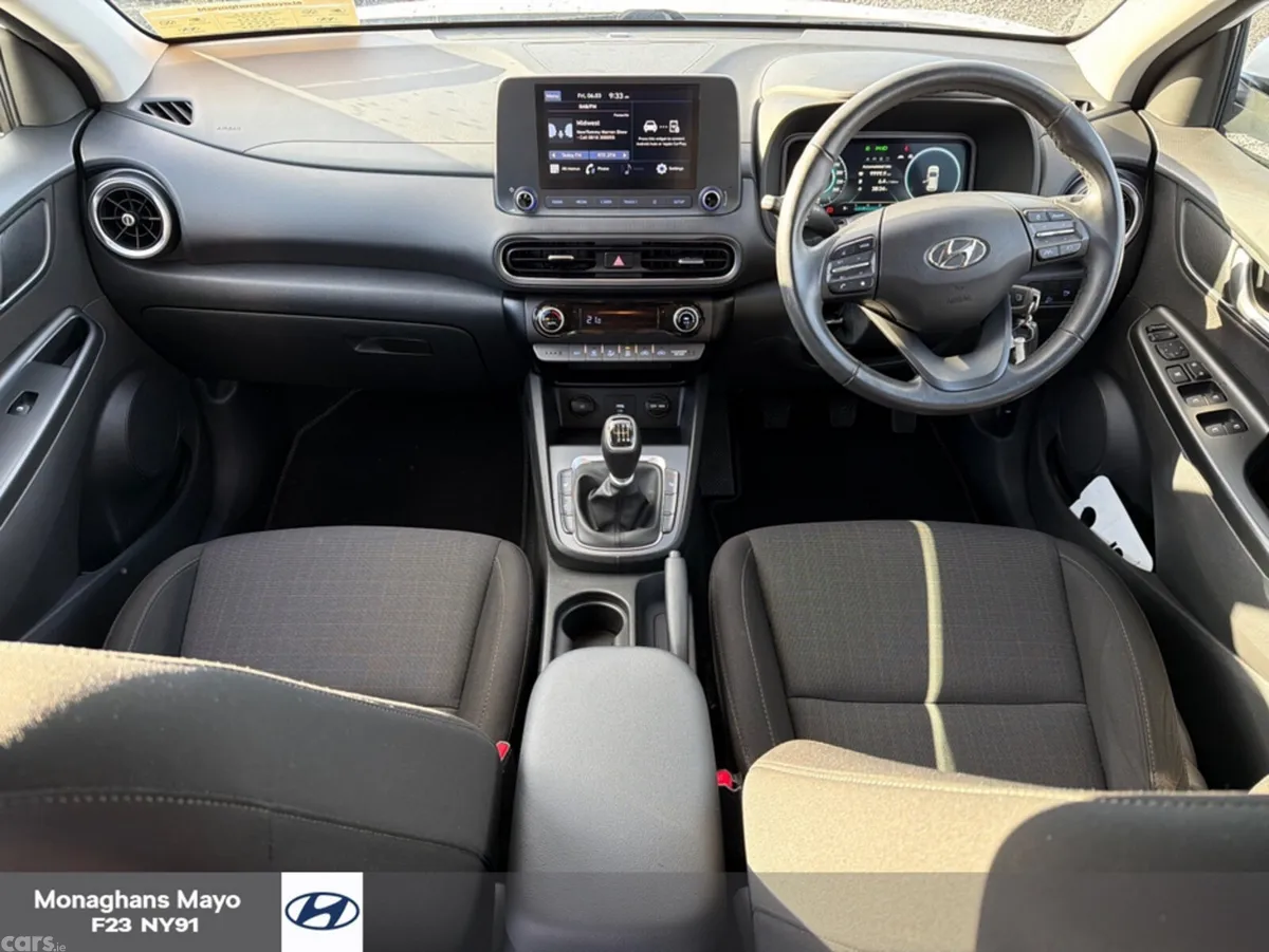 Hyundai KONA MPV, Petrol, 2022, White
