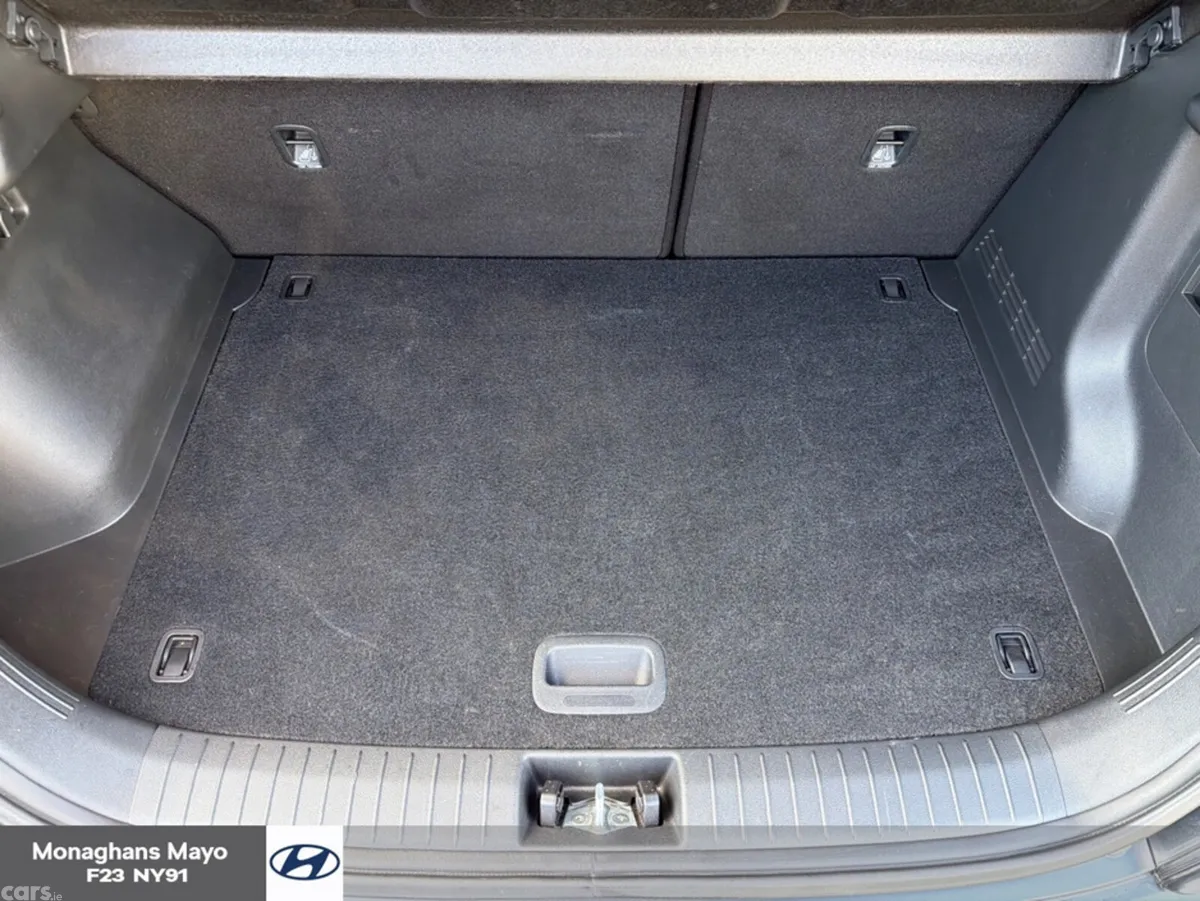 Hyundai KONA MPV, Petrol, 2022, White