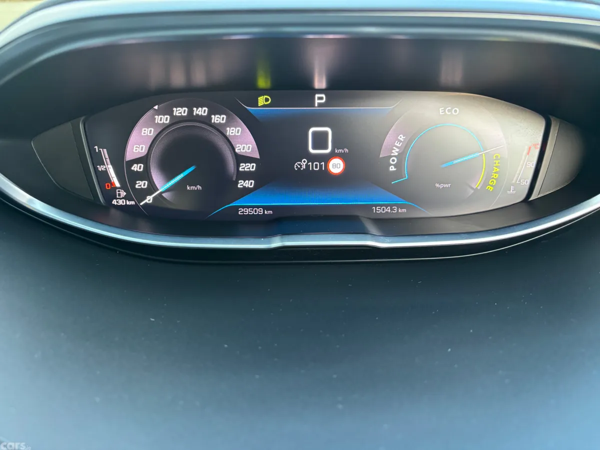 Peugeot 5008 MPV, Petrol Hybrid, 2024, Grey