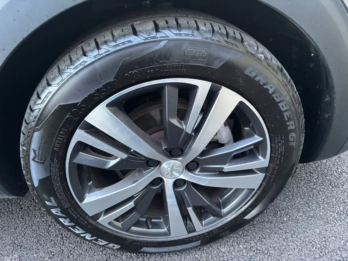 Peugeot 5008 MPV, Petrol Hybrid, 2024, Grey