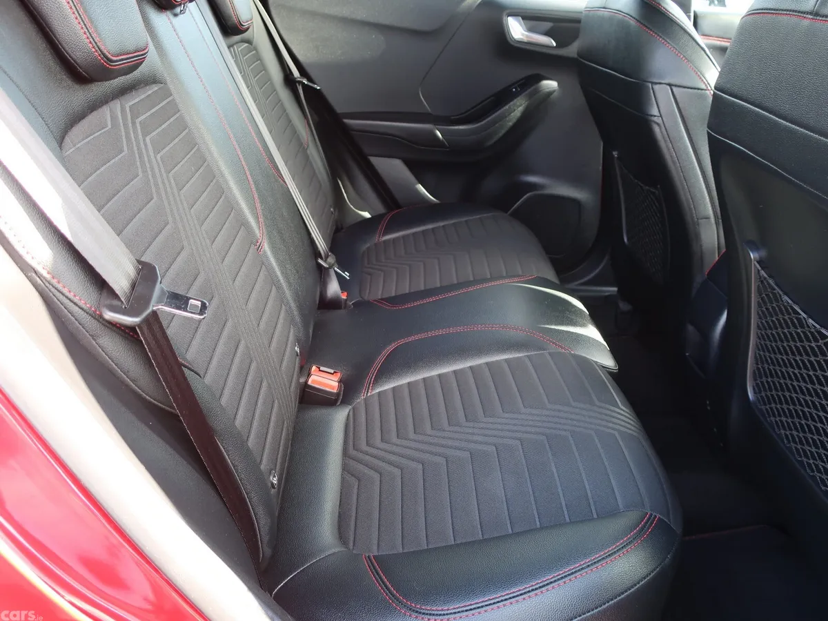 Ford Puma MPV, Petrol Hybrid, 2022, Red