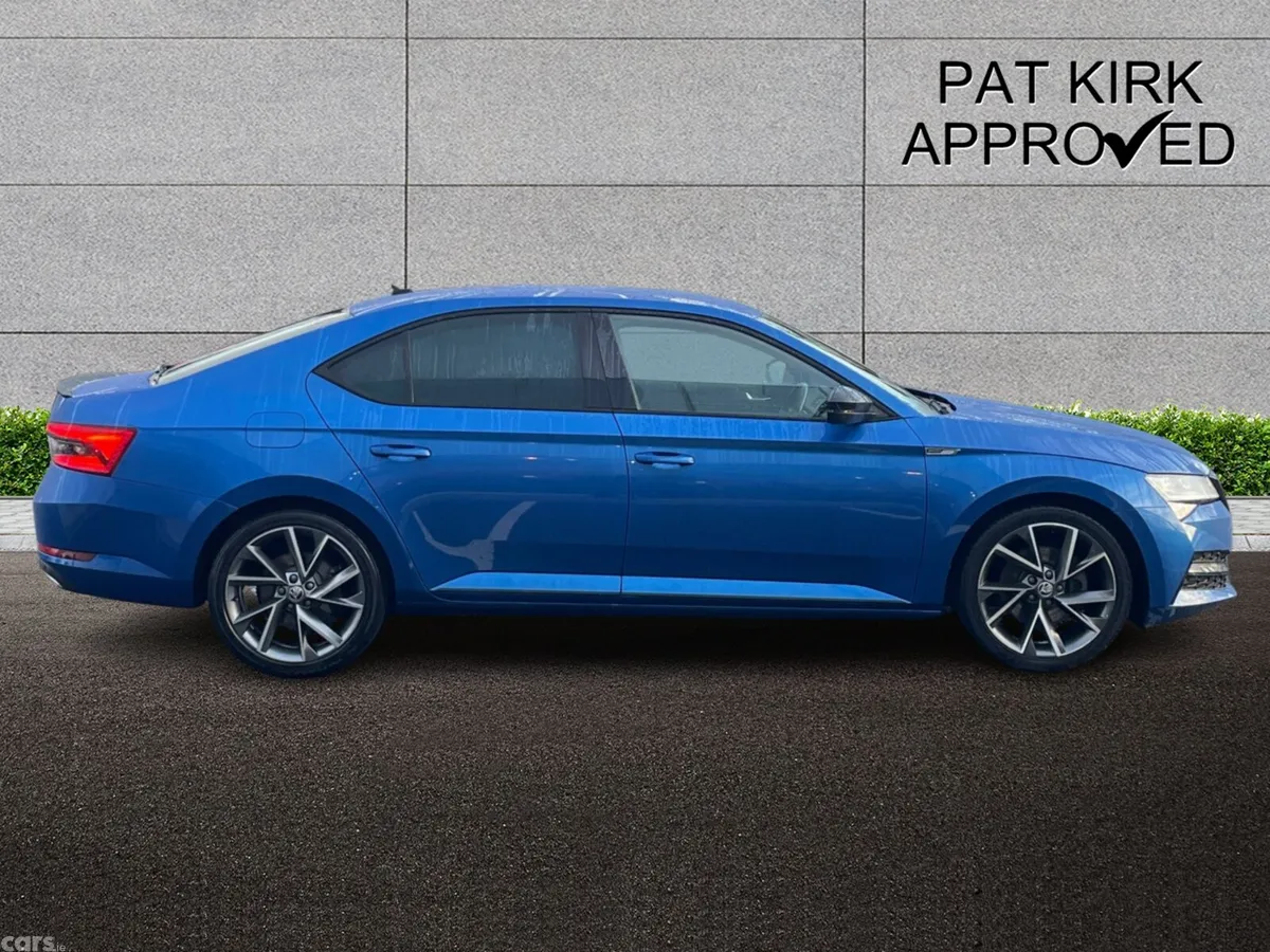 Skoda Superb Hatchback, Diesel, 2024, Blue