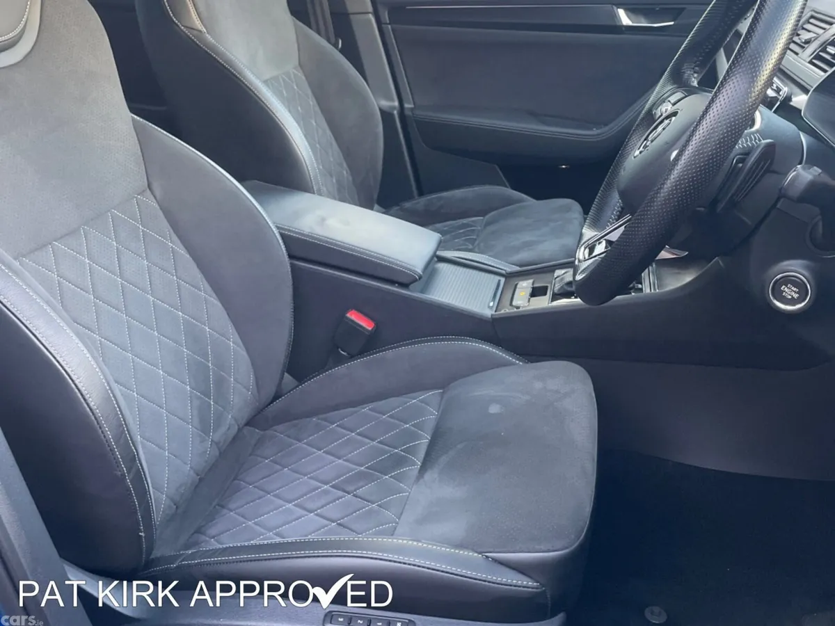 Skoda Superb Hatchback, Diesel, 2024, Blue