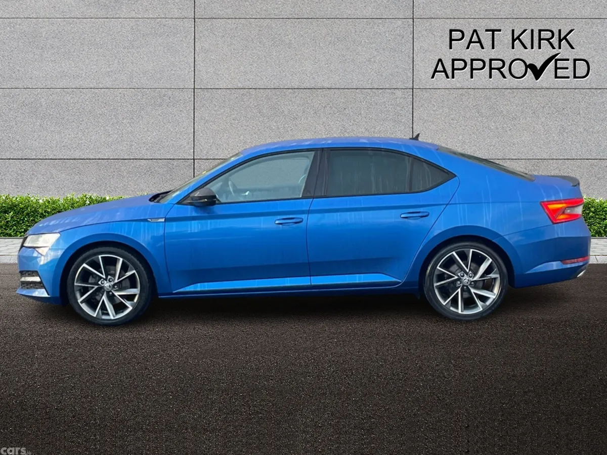 Skoda Superb Hatchback, Diesel, 2024, Blue