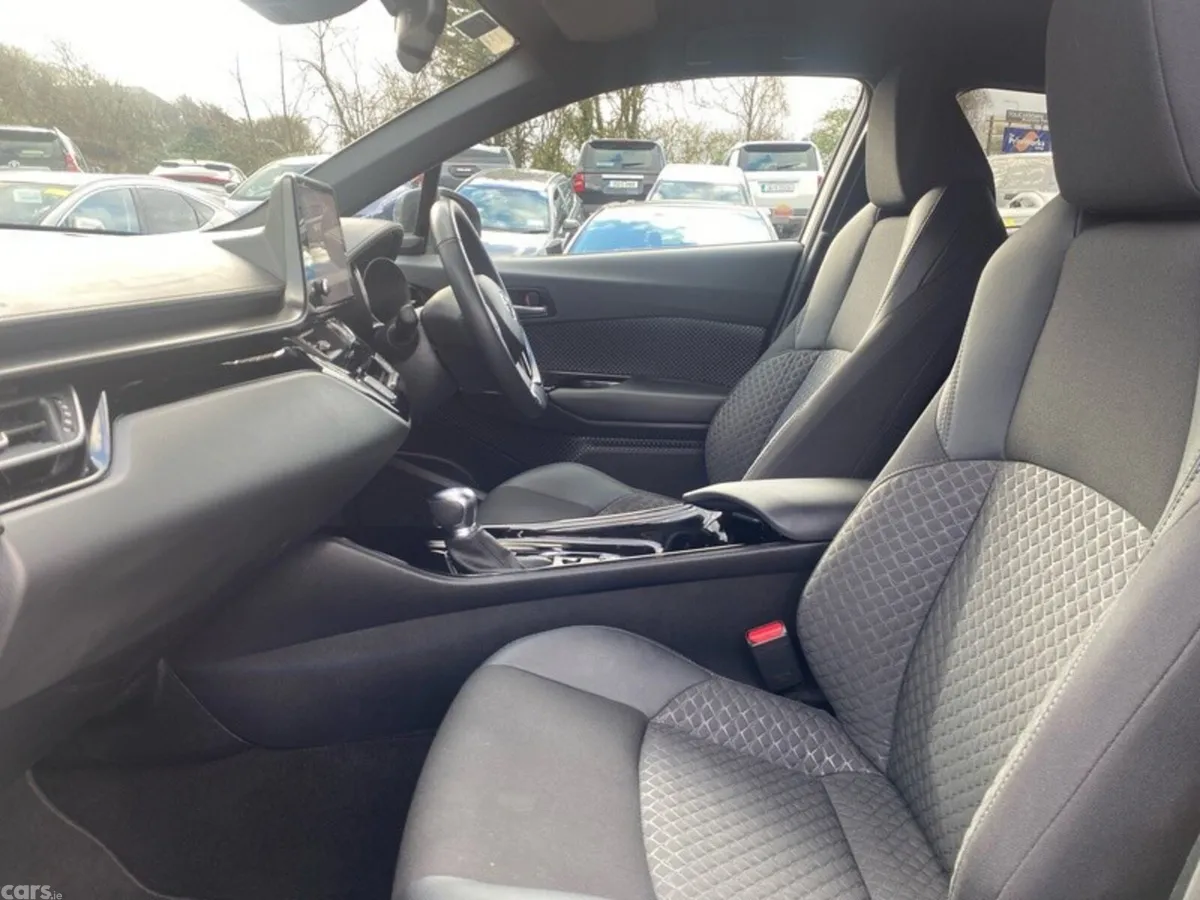 Toyota C-HR SUV, Petrol Hybrid, 2023, Grey
