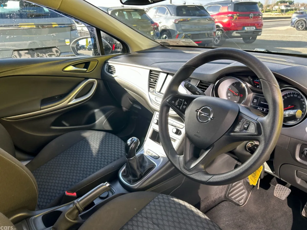 Opel Astra Hatchback, Diesel, 2021, Grey