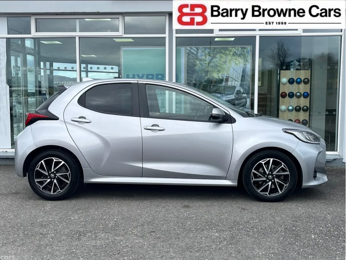 Toyota Yaris Hatchback, Petrol Hybrid, 2023, Silver
