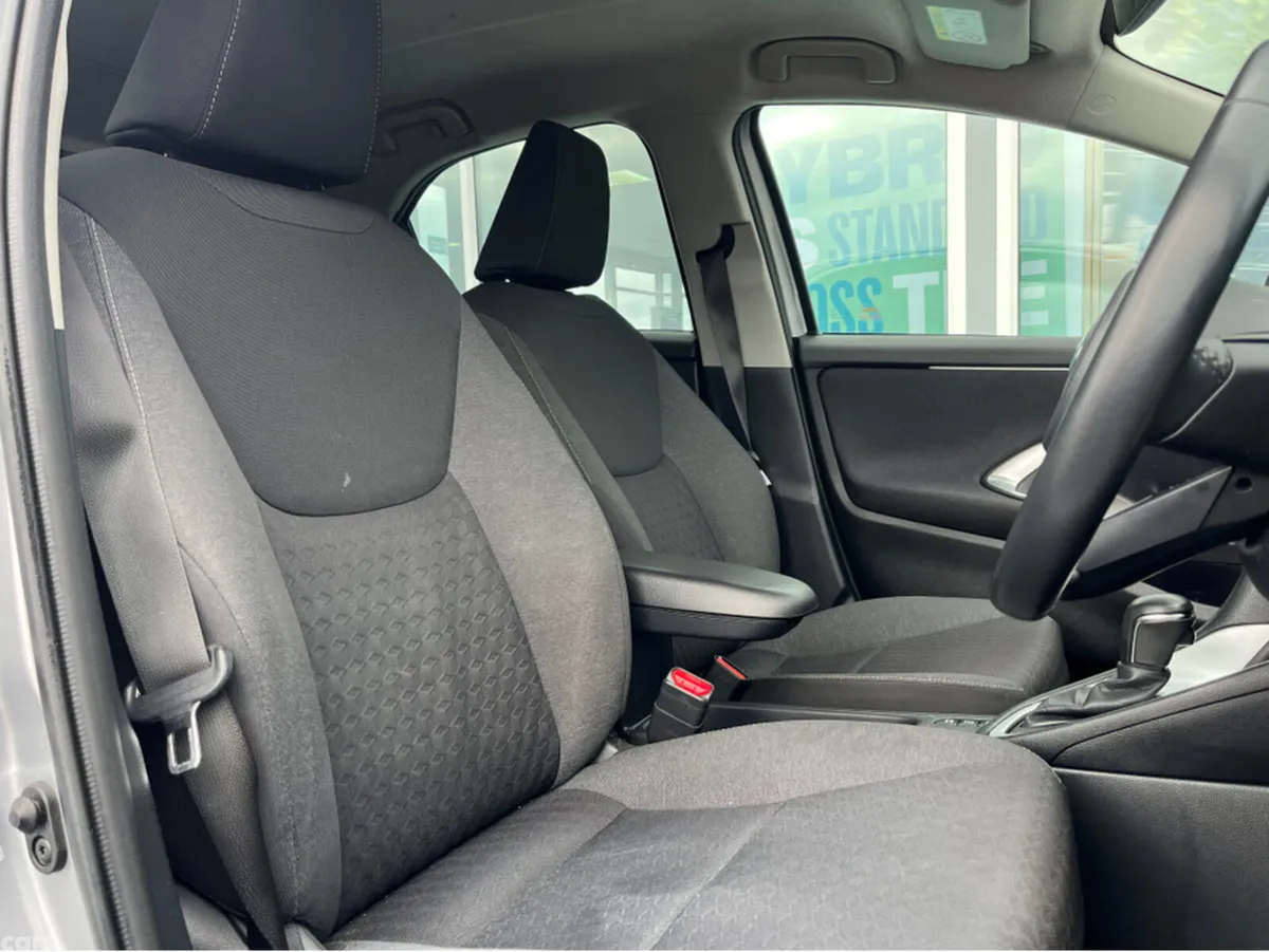 Toyota Yaris Hatchback, Petrol Hybrid, 2023, Silver