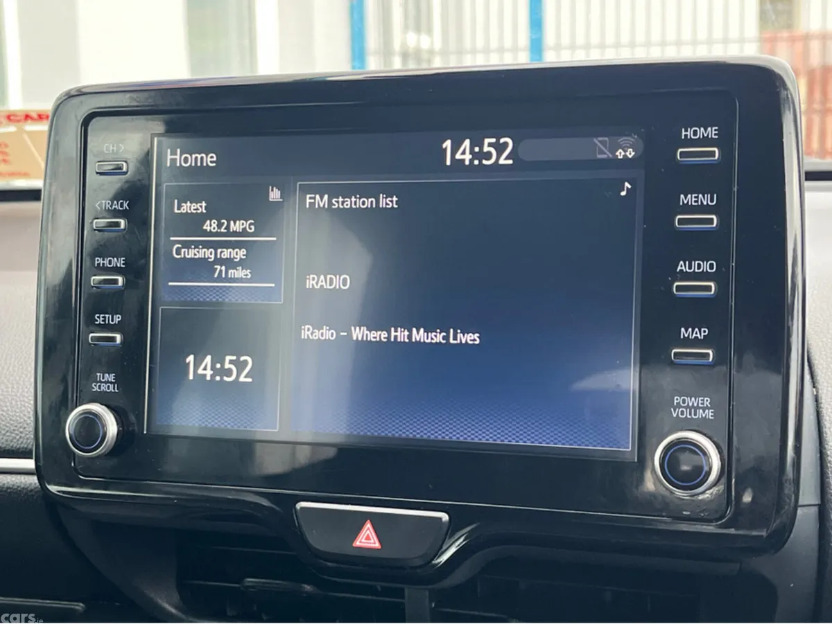 Toyota Yaris Hatchback, Petrol Hybrid, 2023, Silver