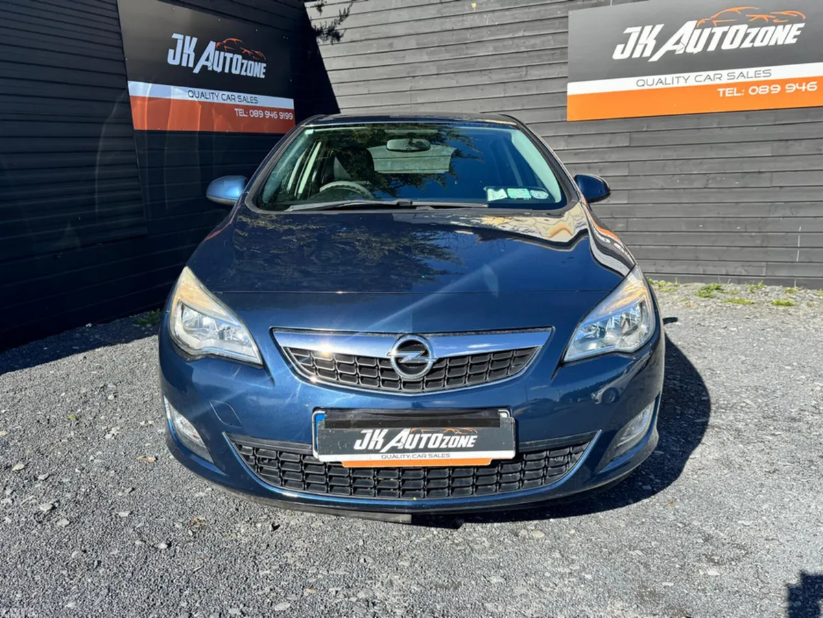 Opel Astra Hatchback, Petrol, 2011, Blue