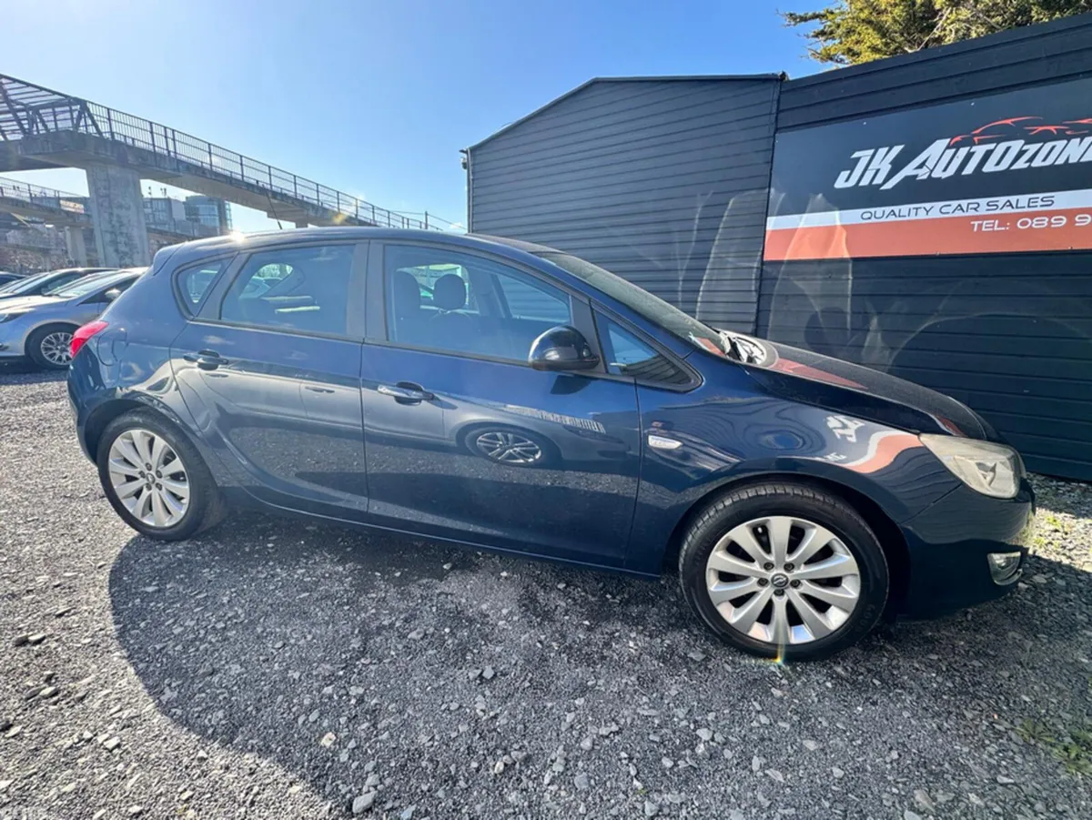 Opel Astra Hatchback, Petrol, 2011, Blue