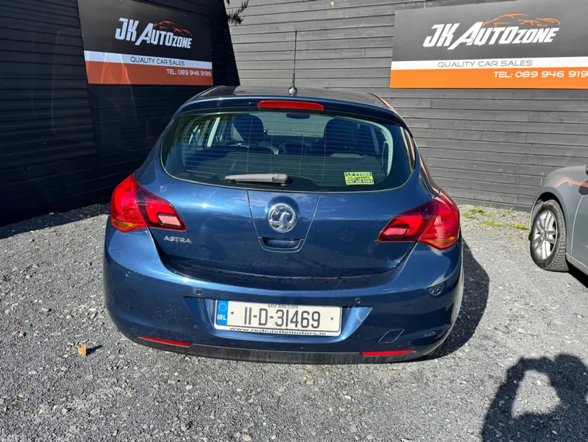 Opel Astra Hatchback, Petrol, 2011, Blue