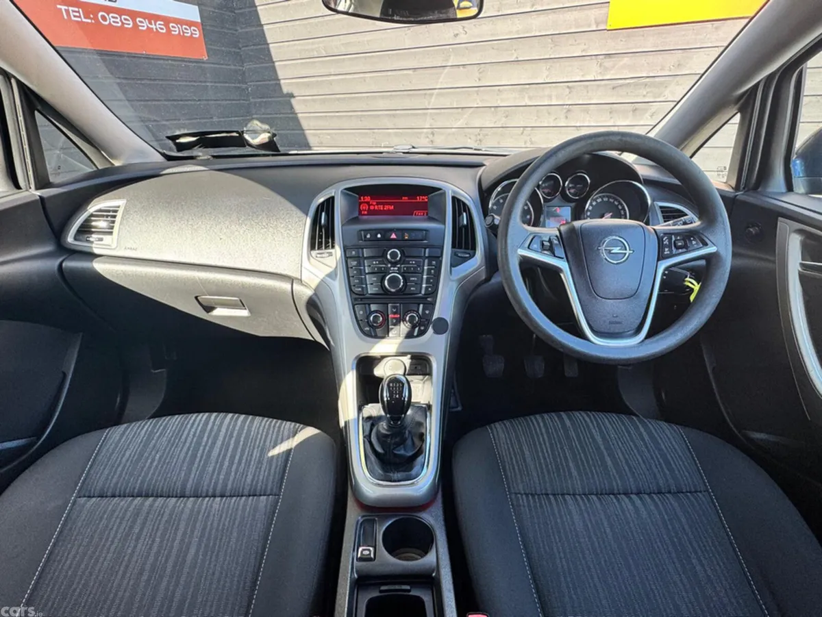 Opel Astra Hatchback, Petrol, 2011, Blue