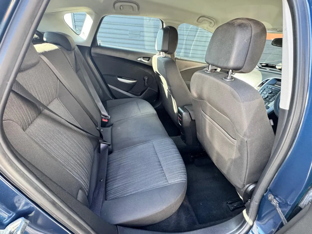 Opel Astra Hatchback, Petrol, 2011, Blue