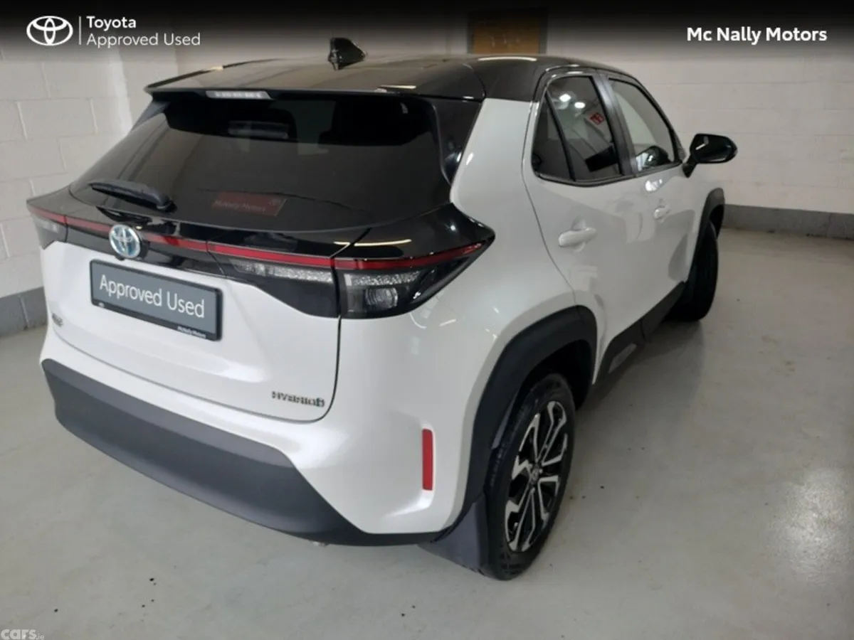 Toyota Yaris Cross Hatchback, Petrol Hybrid, 2023, White