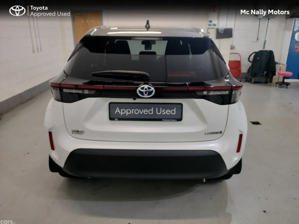 Toyota Yaris Cross Hatchback, Petrol Hybrid, 2023, White
