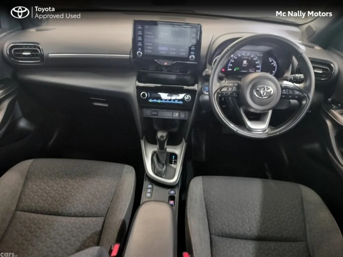 Toyota Yaris Cross Hatchback, Petrol Hybrid, 2023, White