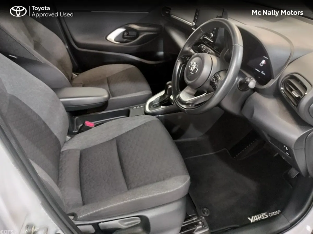 Toyota Yaris Cross Hatchback, Petrol Hybrid, 2023, White