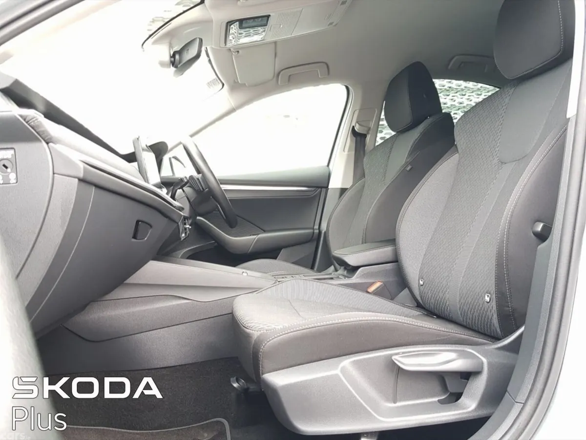 Skoda Octavia Saloon, Diesel, 2024, Grey