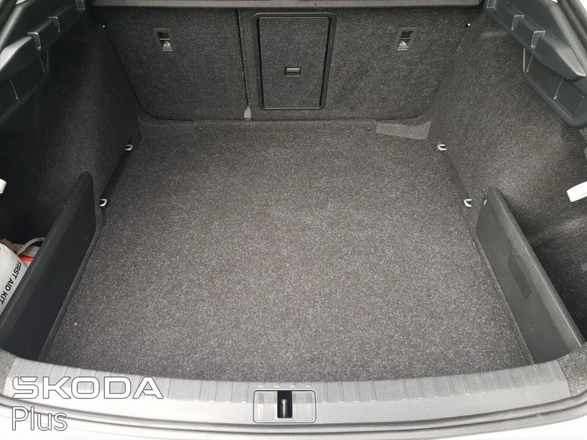 Skoda Octavia Saloon, Diesel, 2024, Grey