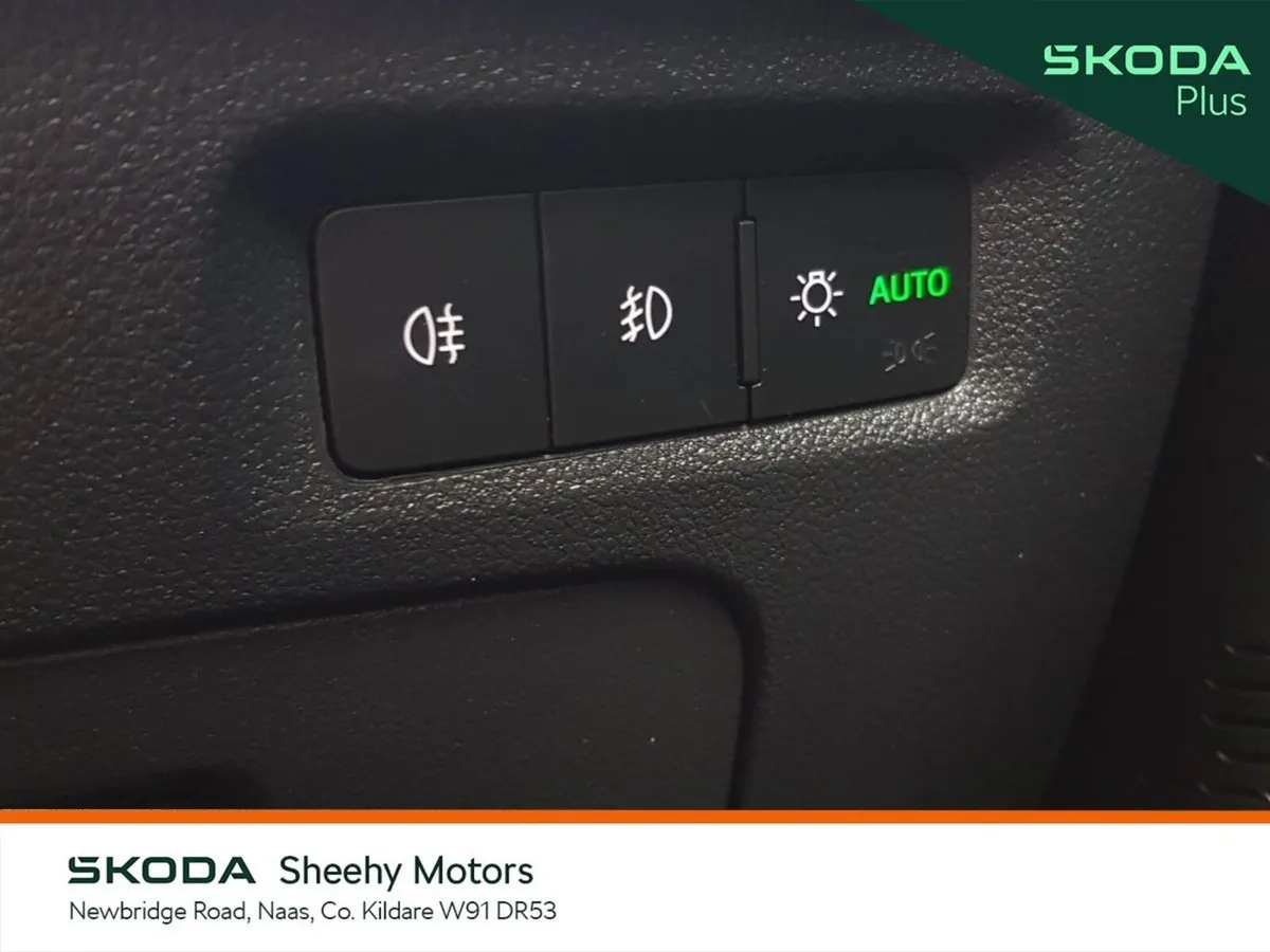 Skoda Octavia Saloon, Diesel, 2024, Grey