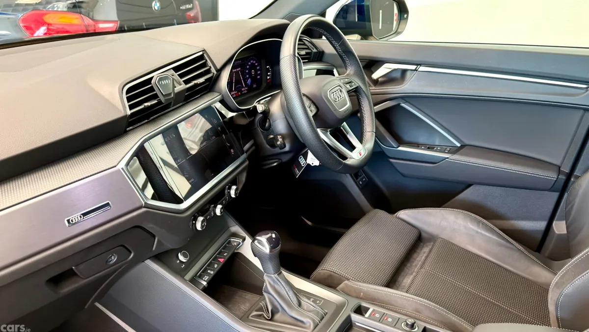 Audi Q3 SUV, Petrol Plug-in Hybrid, 2023, Blue