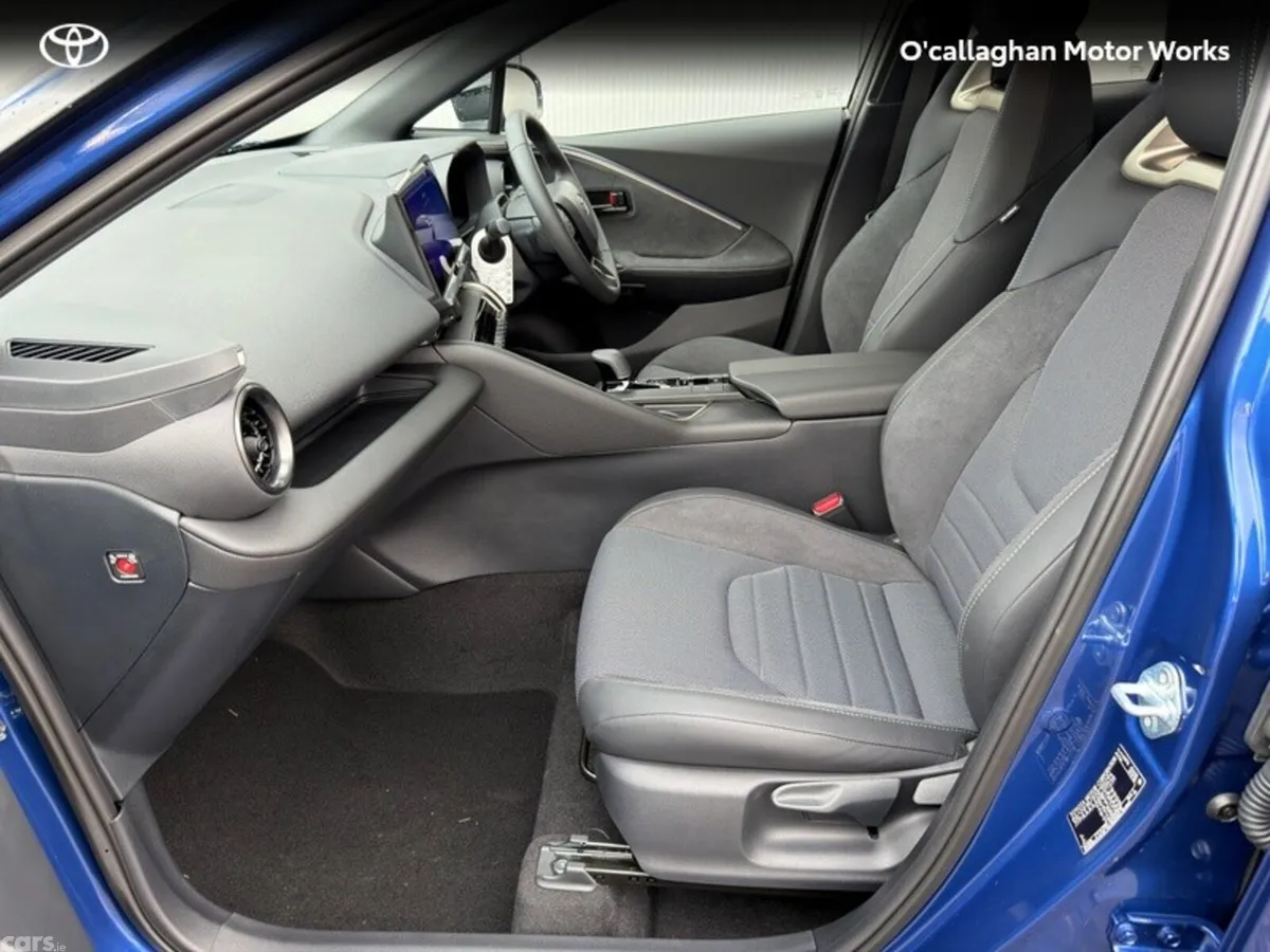 Toyota C-HR SUV, Petrol Hybrid, 2026, Blue