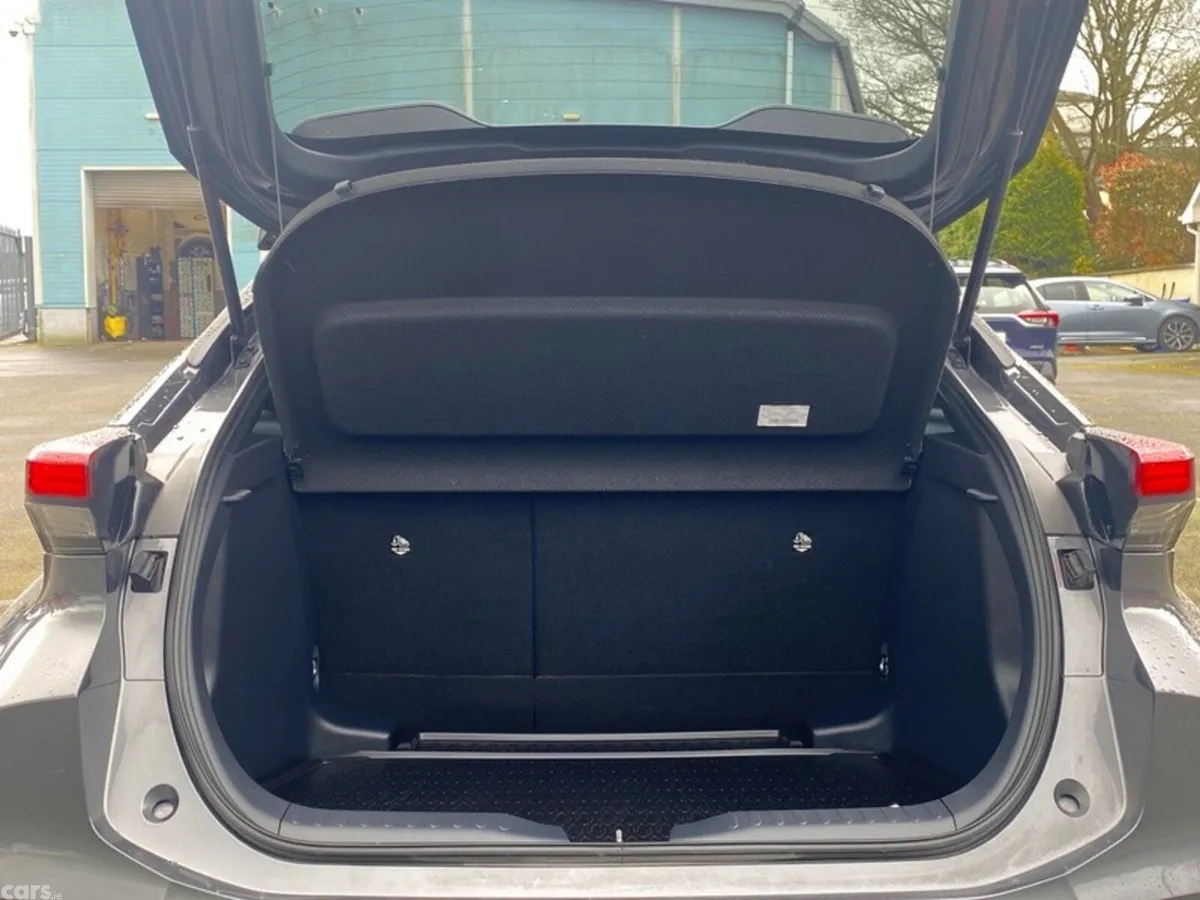 Toyota C-HR SUV, Petrol Hybrid, 2024, Grey