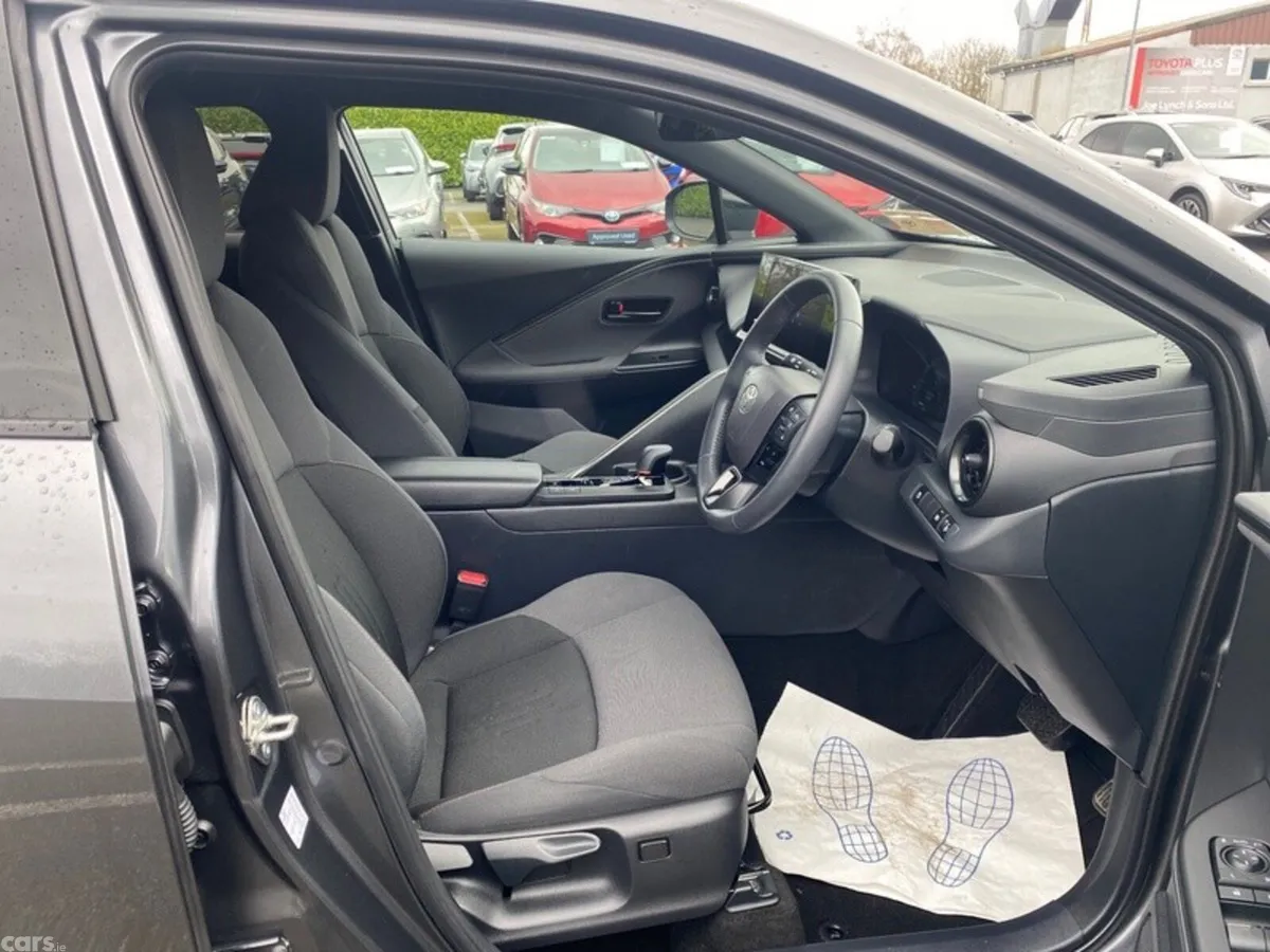 Toyota C-HR SUV, Petrol Hybrid, 2024, Grey