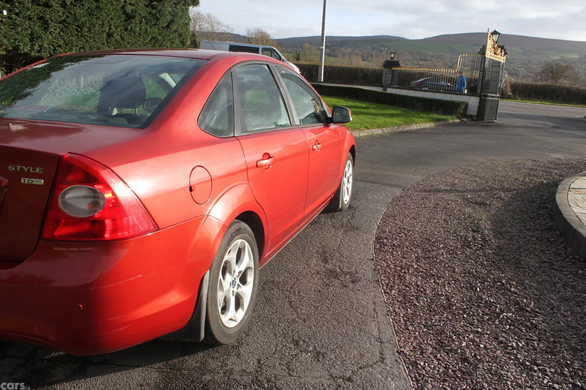 Ford Focus Saloon, Diesel, 2009, Red