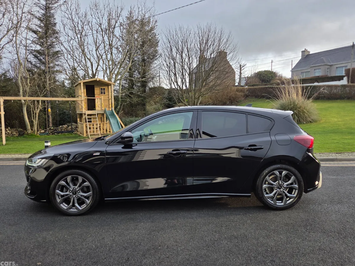 Ford Focus Hatchback, Petrol Hybrid, 2024, Black