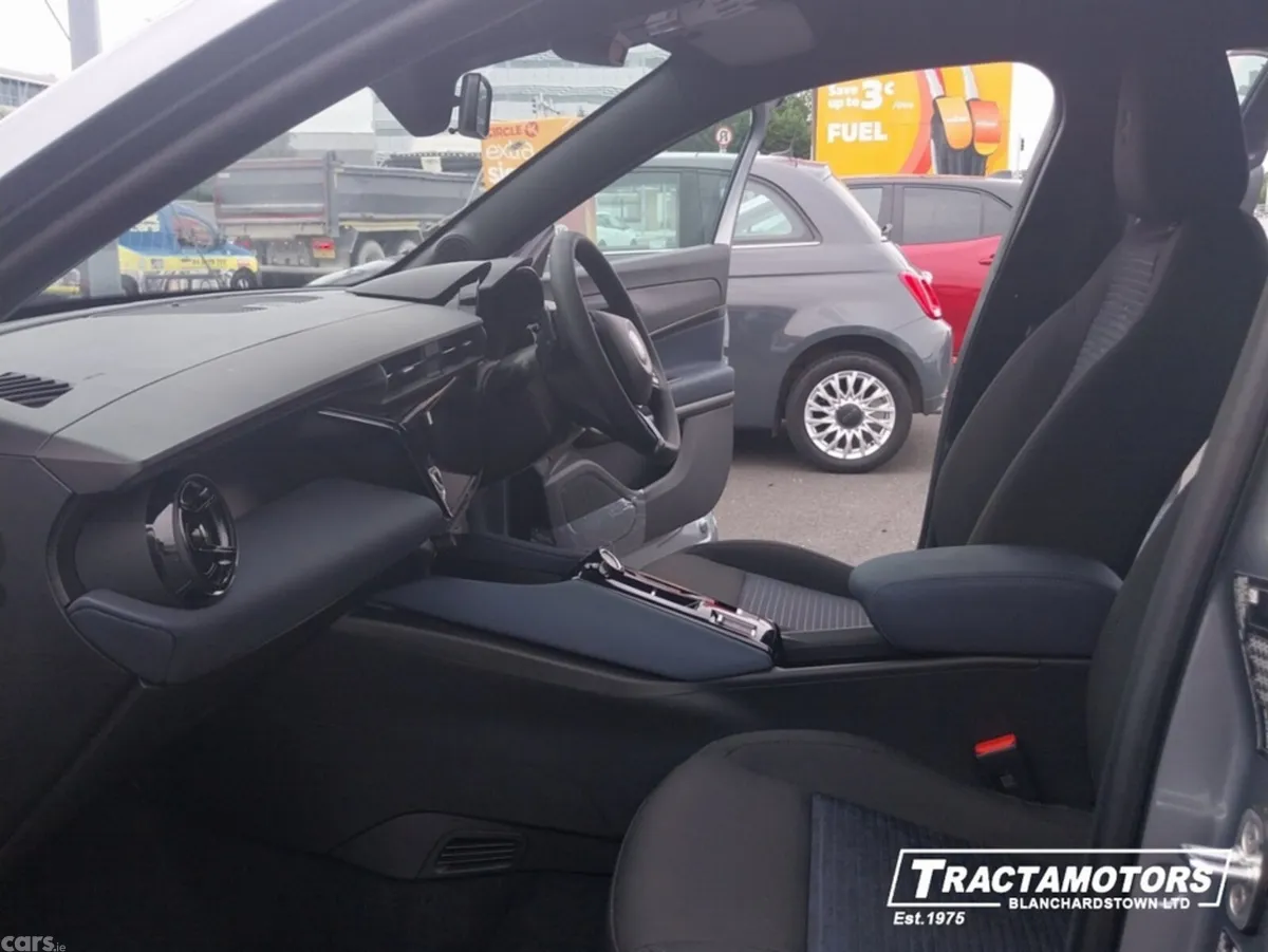 Alfa Romeo Junior Hatchback, Petrol Hybrid, 2026, Black