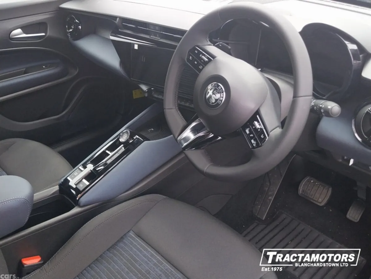Alfa Romeo Junior Hatchback, Petrol Hybrid, 2026, Black