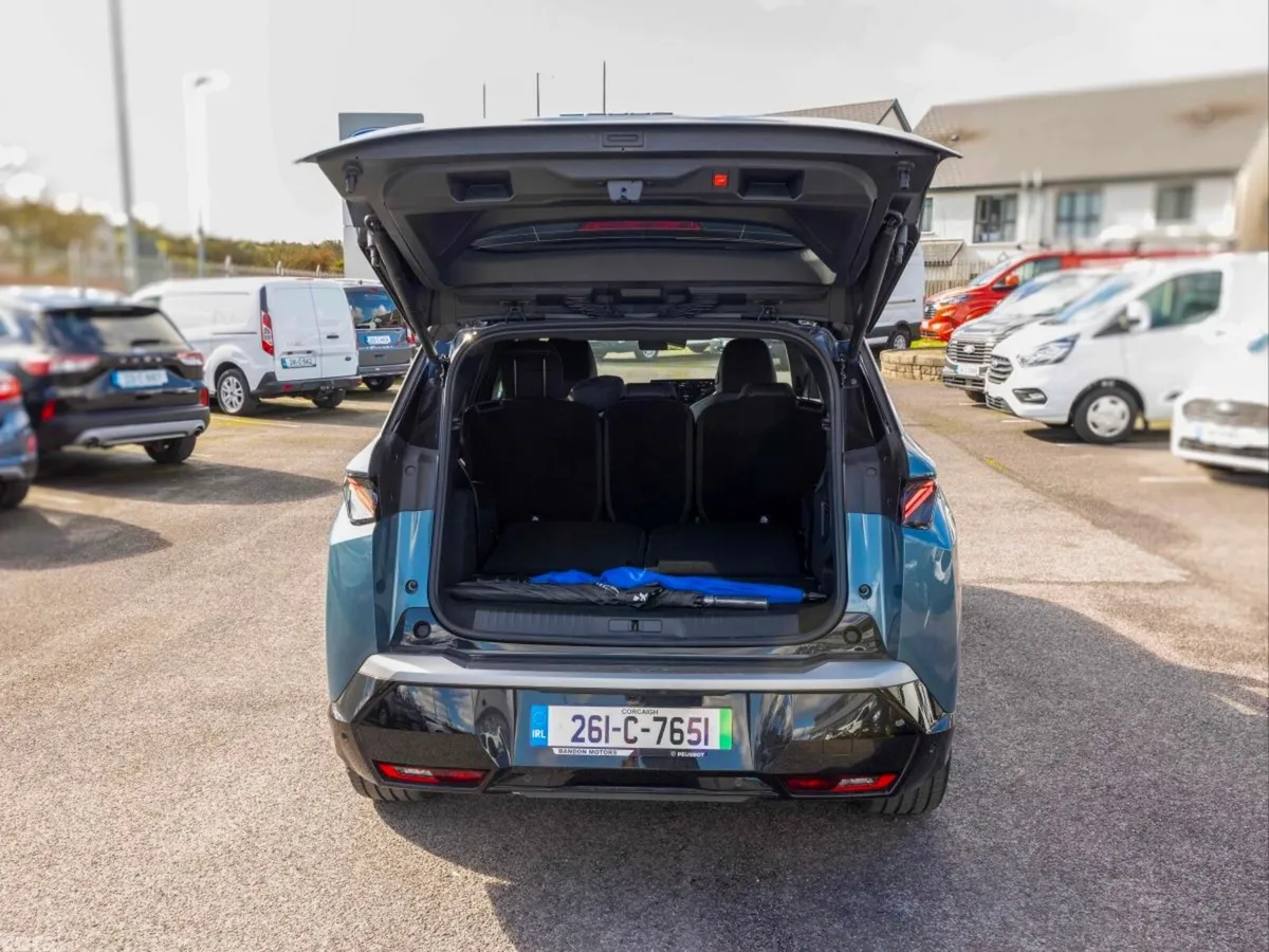 Peugeot 5008 MPV, Electric, 2026, Blue