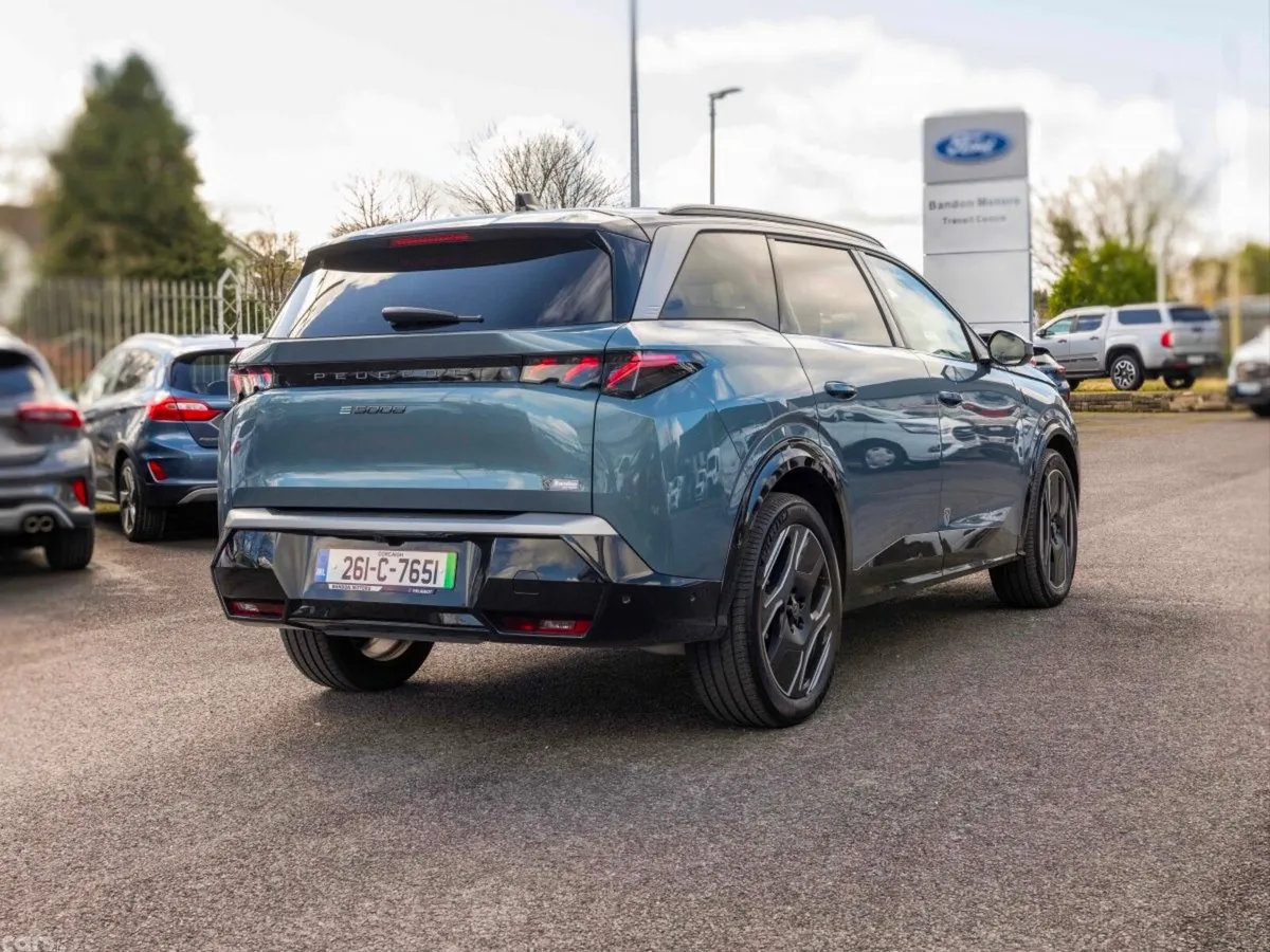 Peugeot 5008 MPV, Electric, 2026, Blue