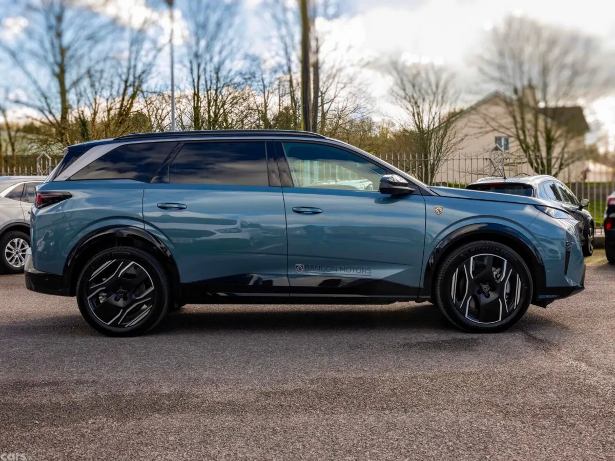Peugeot 5008 MPV, Electric, 2026, Blue