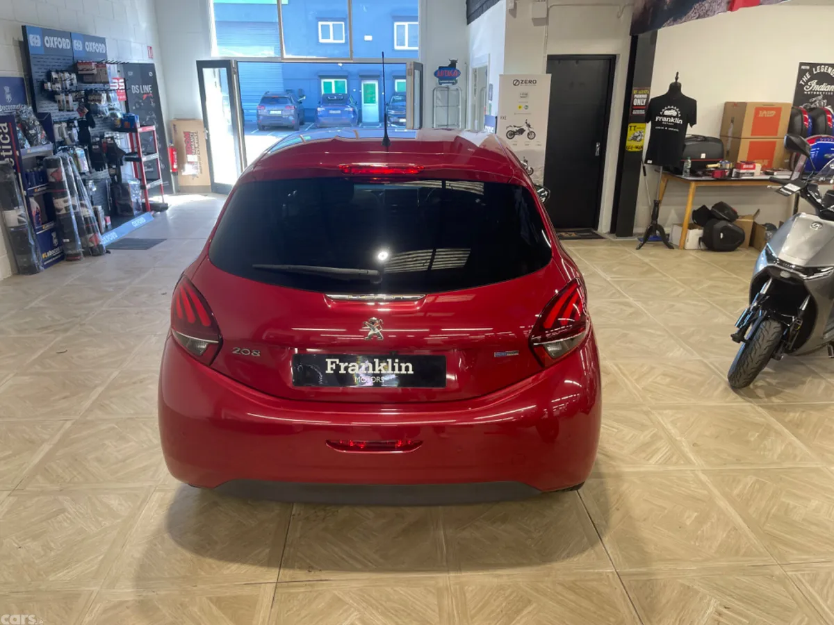 Peugeot 208 Hatchback, Petrol, 2017, Red