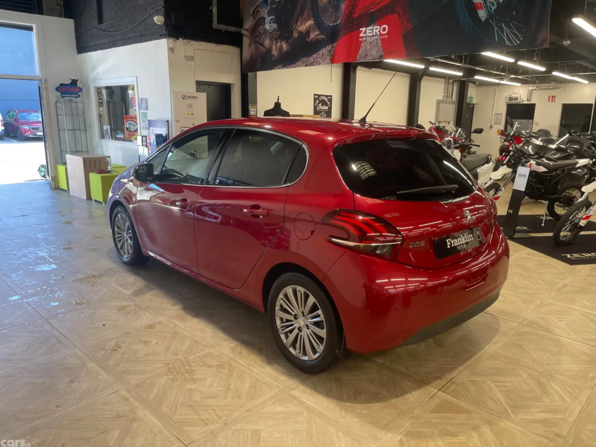 Peugeot 208 Hatchback, Petrol, 2017, Red