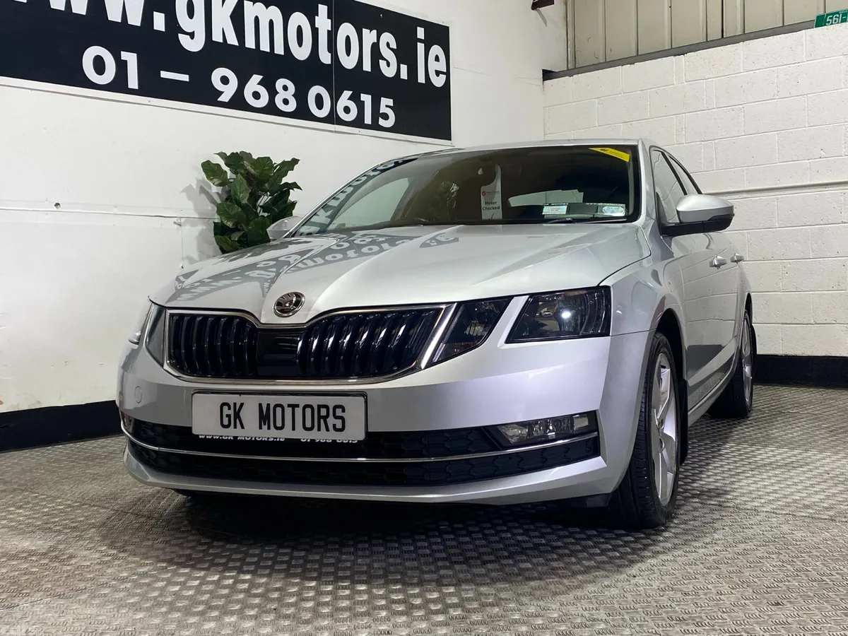 Skoda Octavia Saloon, Petrol, 2018, Grey