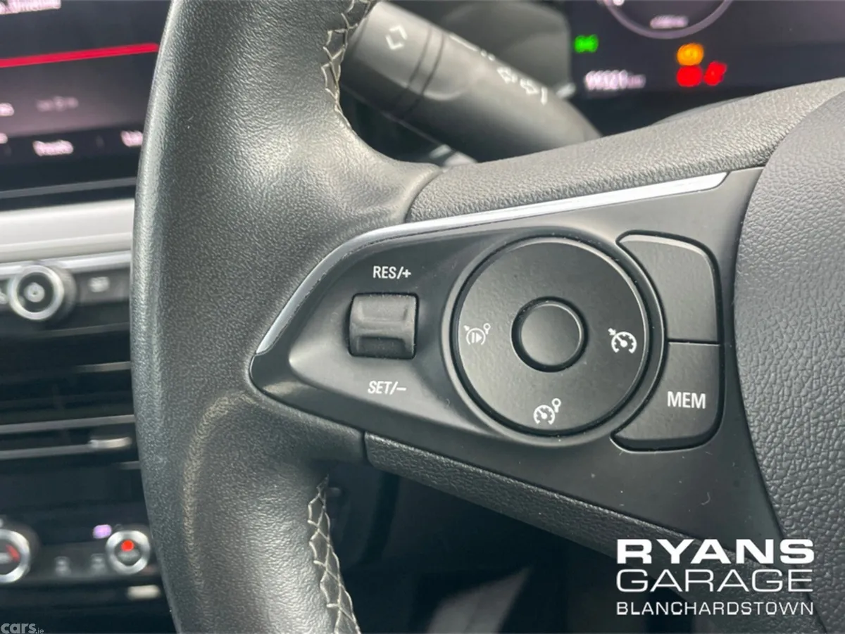 Opel Mokka MPV, Petrol, 2023, Red