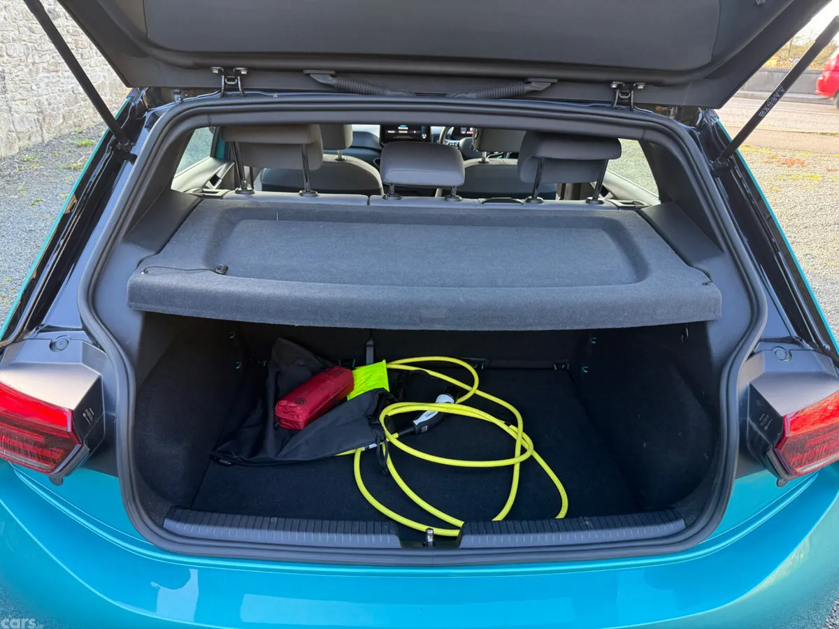 Volkswagen ID.3 Hatchback, Electric, 2022, Green