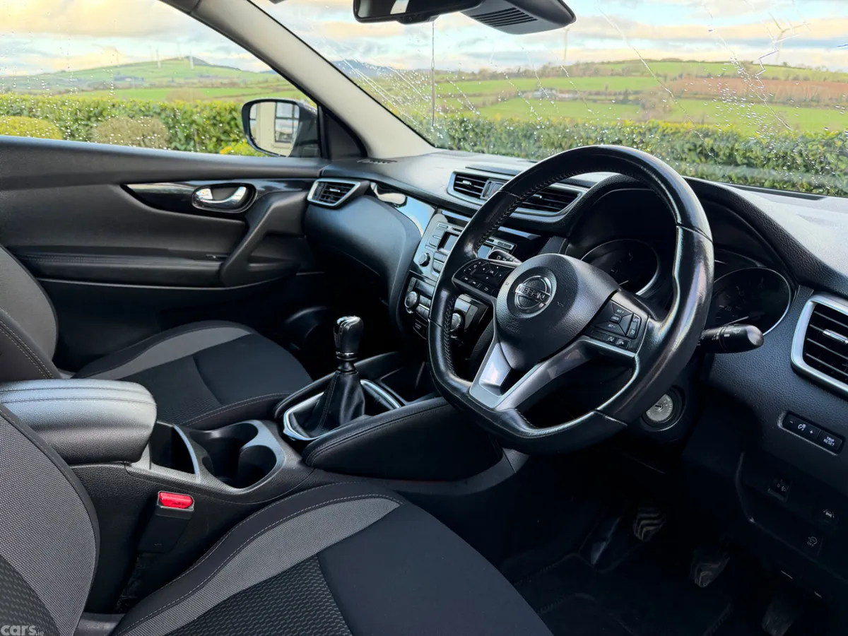 Nissan Qashqai Hatchback, Diesel, 2019, Black