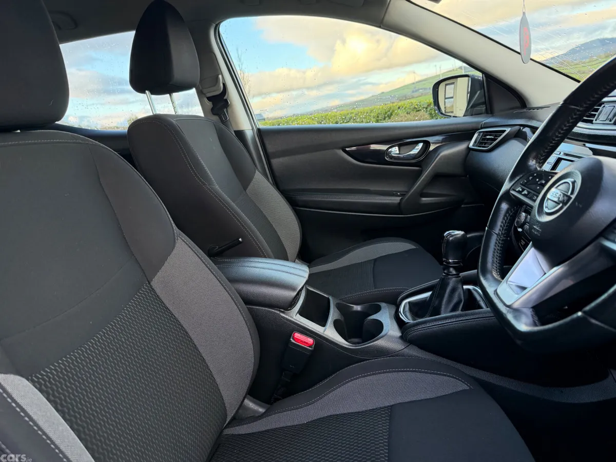 Nissan Qashqai Hatchback, Diesel, 2019, Black