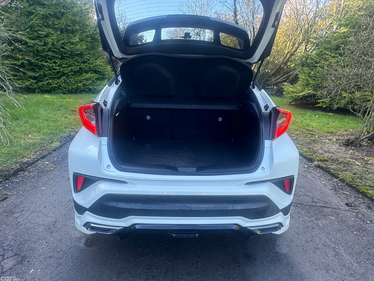 Toyota C-HR SUV, Petrol Hybrid, 2018, White