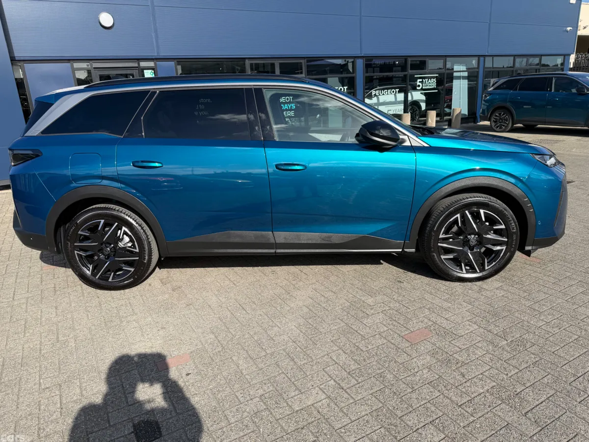 Peugeot 5008 MPV, Petrol, 2025, Blue
