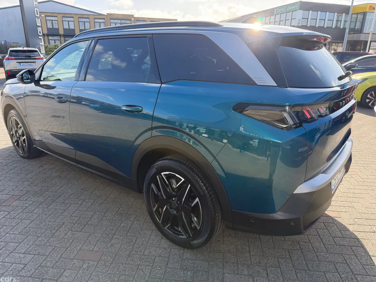 Peugeot 5008 MPV, Petrol, 2025, Blue