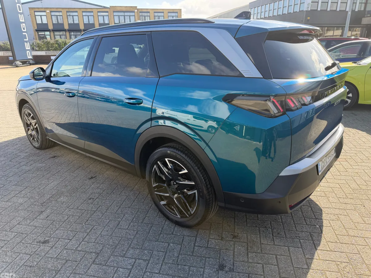 Peugeot 5008 MPV, Petrol, 2025, Blue
