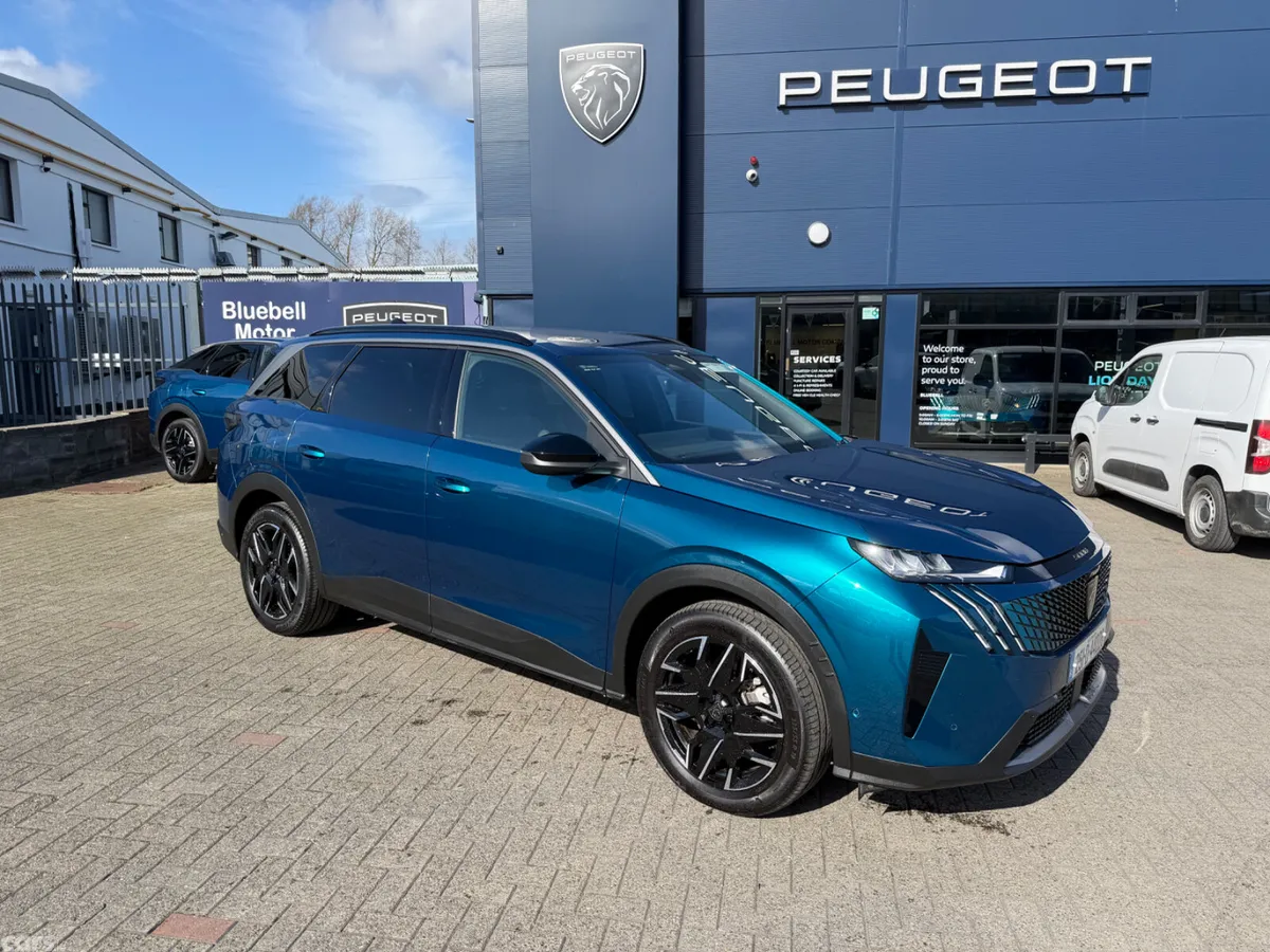 Peugeot 5008 MPV, Petrol, 2025, Blue